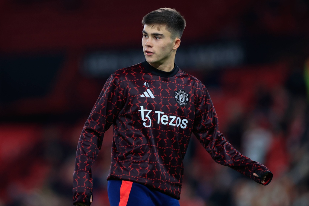 电讯报:谢周三正积极寻求租借曼联19岁边后卫阿玛斯,租期1年