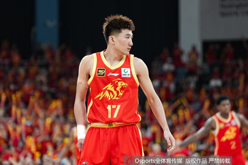 广厦总经理:夺冠有运气成分 孙铭徽左腿胫骨骨裂 他打消炎针上场