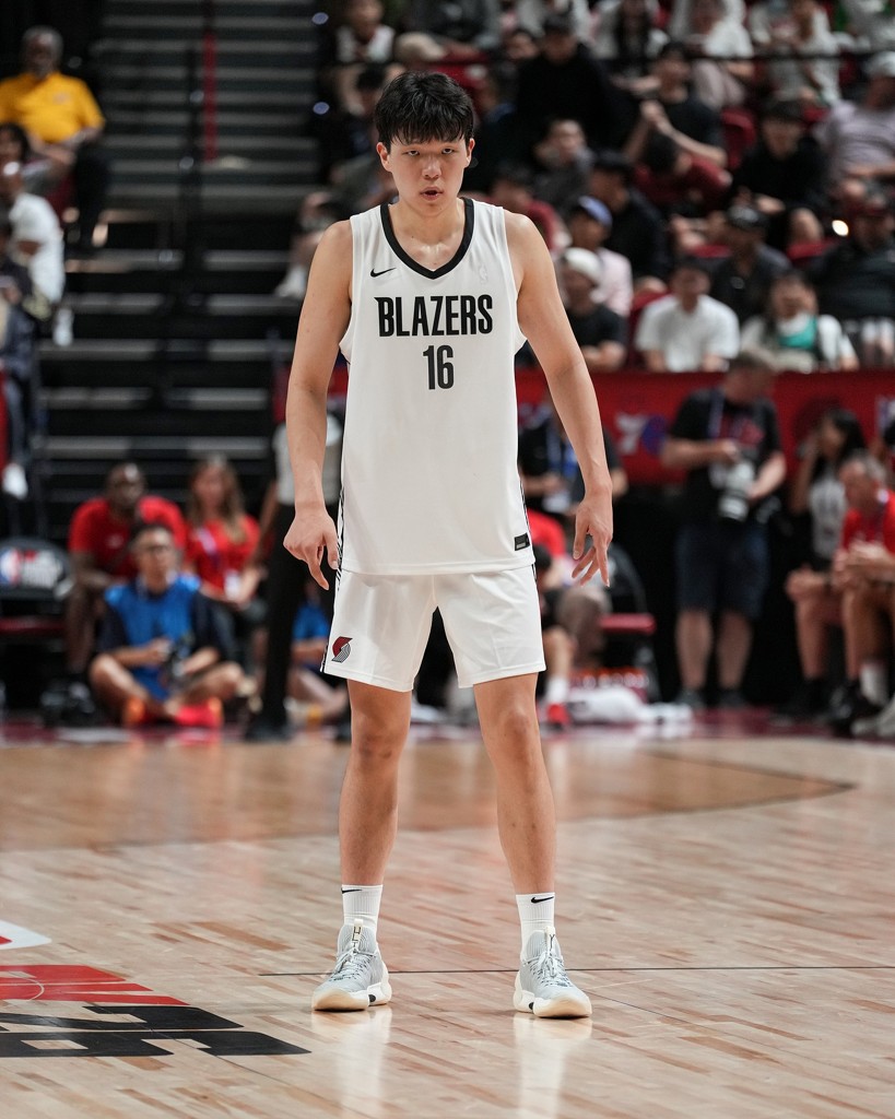8+8+5+3!媒体人:这种“格林式”填满数据栏真正展现小杨的潜质